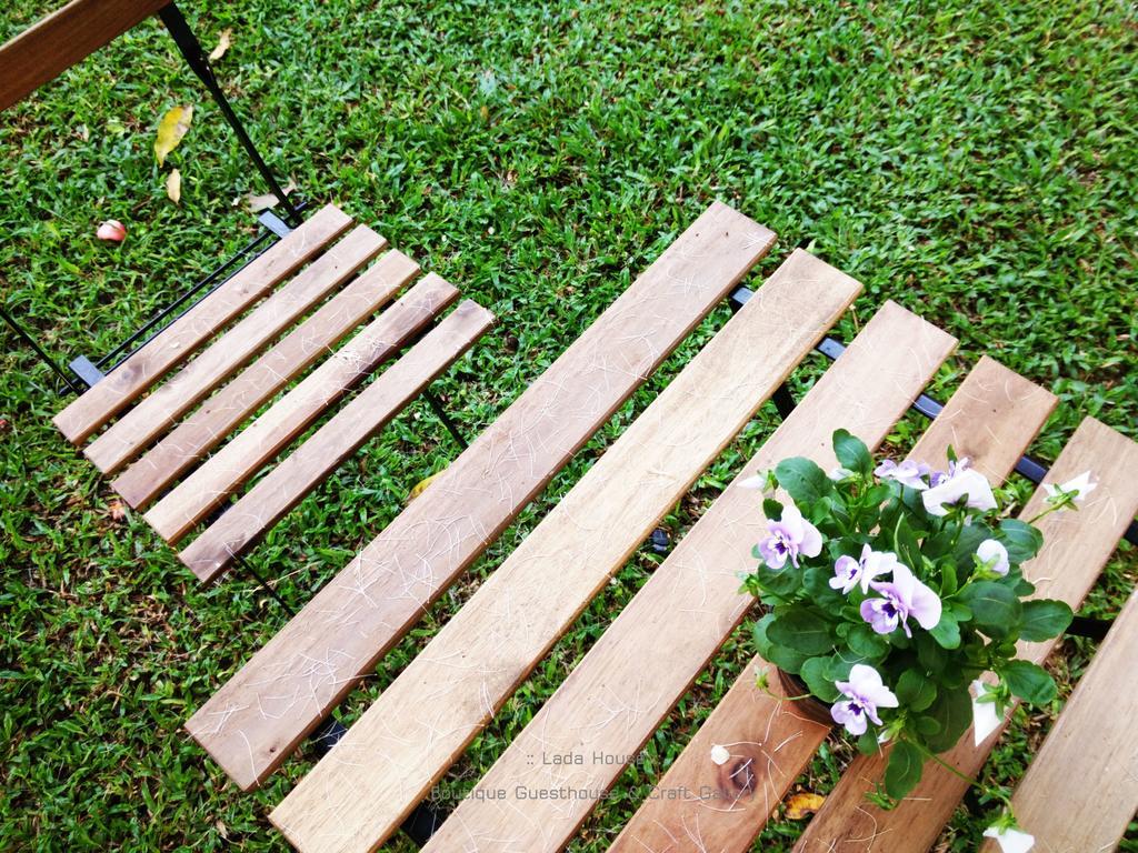 Bed and Breakfast Lada House à Lampang Extérieur photo