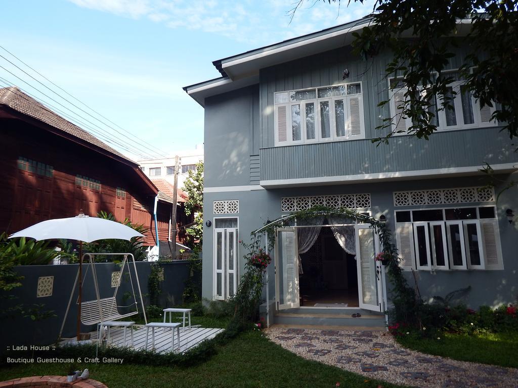 Bed and Breakfast Lada House à Lampang Extérieur photo