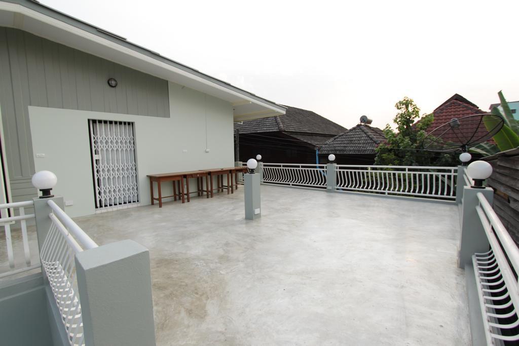 Bed and Breakfast Lada House à Lampang Extérieur photo