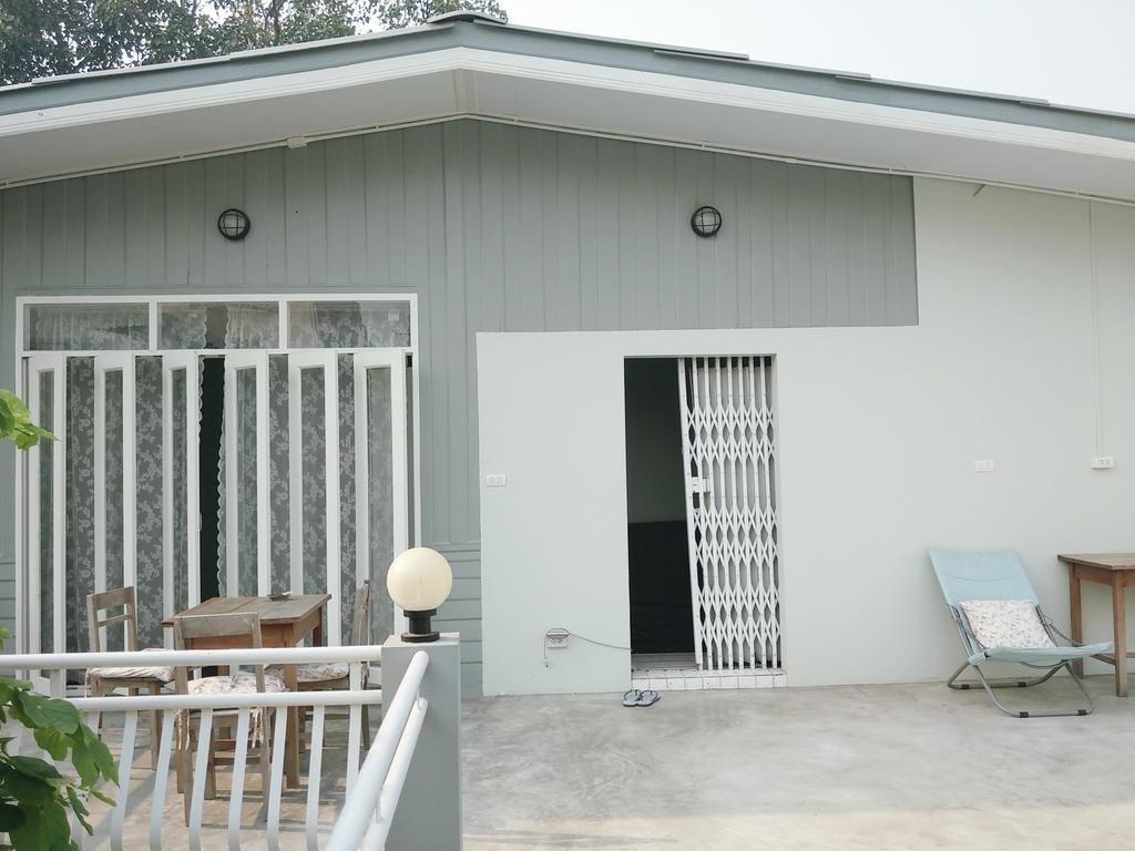 Bed and Breakfast Lada House à Lampang Extérieur photo
