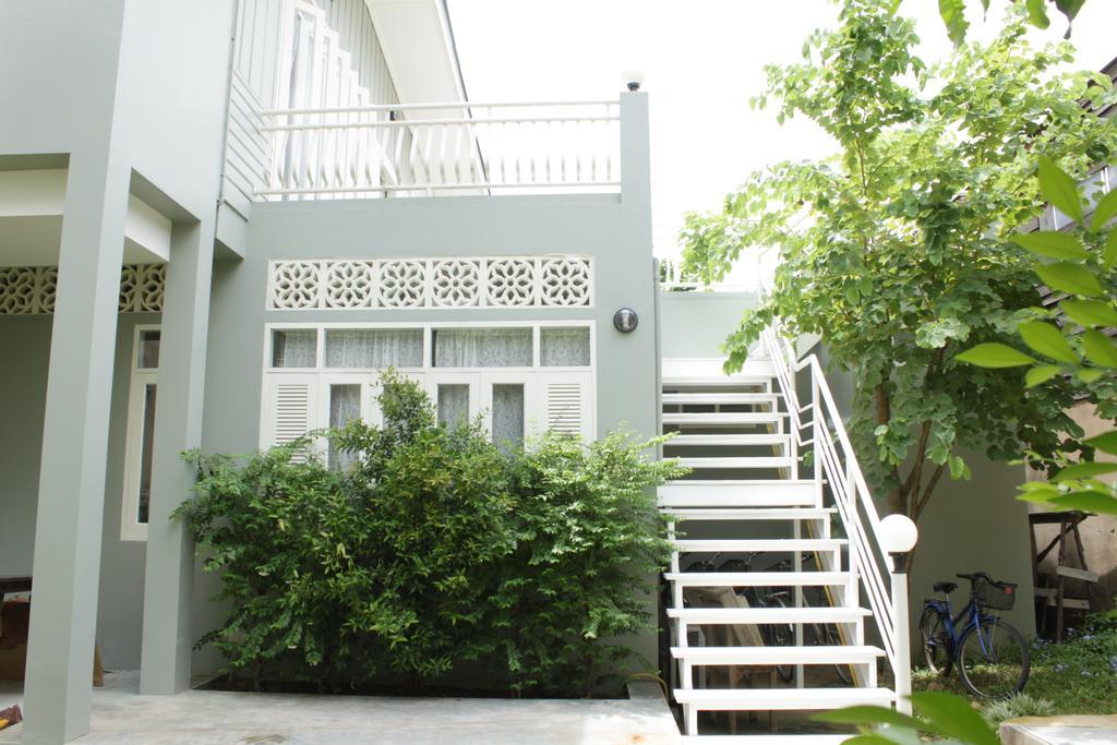 Bed and Breakfast Lada House à Lampang Extérieur photo