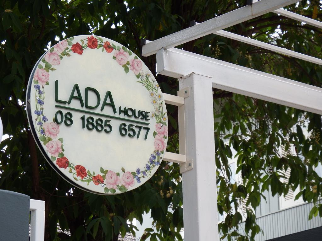 Bed and Breakfast Lada House à Lampang Extérieur photo