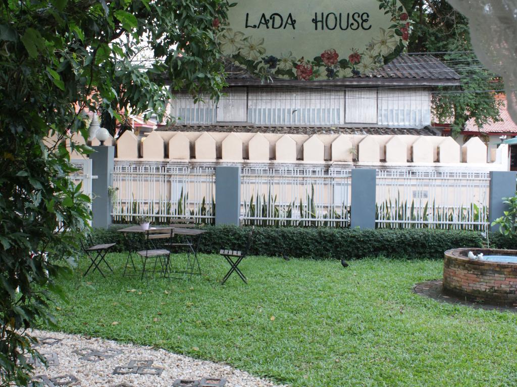 Bed and Breakfast Lada House à Lampang Extérieur photo