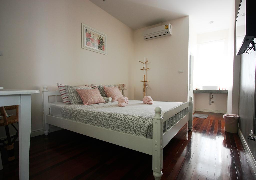 Bed and Breakfast Lada House à Lampang Extérieur photo