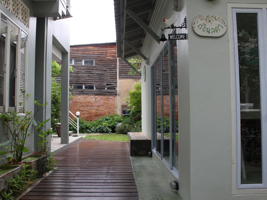 Bed and Breakfast Lada House à Lampang Extérieur photo
