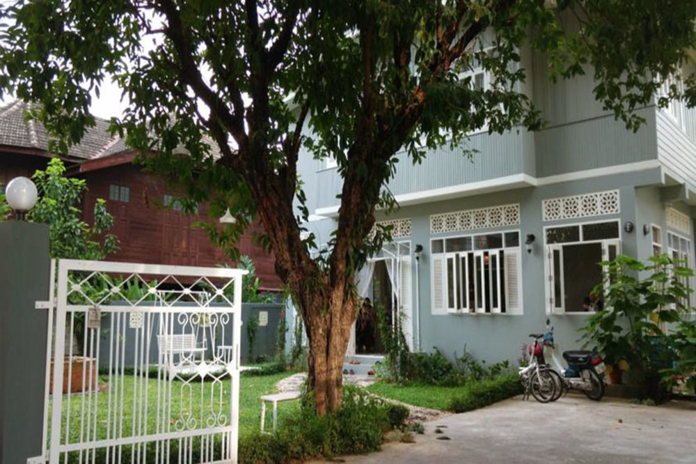 Bed and Breakfast Lada House à Lampang Extérieur photo