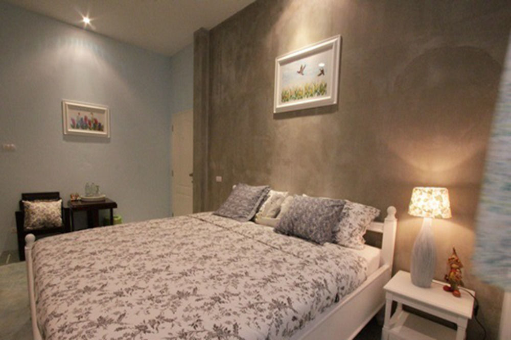 Bed and Breakfast Lada House à Lampang Extérieur photo